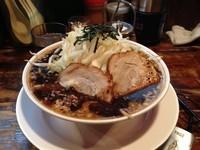 「烏森黒マンモスラーメン（味噌）」@泪橋の写真