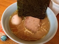 「家系ラーメン＋味玉（￥580＋￥100）」@ぴかいちの写真
