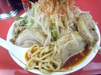 「辛ラーメン（並）￥700・小豚￥150」@びんびん豚の写真