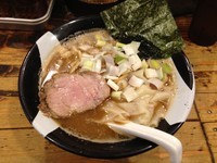 「煮干ラーメン」@すごい煮干ラーメン凪 新宿ゴールデン街店 本館の写真