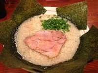 「醤油らーめん＋のり」@にんにくや 堀之内店の写真