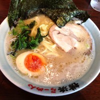 「ラーメン(¥650)+杏仁豆腐(サービス)」@横浜らーめん 壱八家 本厚木店の写真