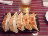 「ちょい飲みセット（生ビール＋焼き餃子）500円」@三ツ矢堂製麺 御徒町店の写真