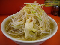 「小ラーメン650円　麺少なめ、ニンニク半分ヤサイカラメ」@ラーメン二郎 神田神保町店の写真