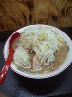 「小ブタ700円麺固め」@やらかし亭の写真