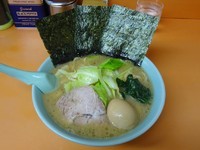 「キャベツラーメン（750円）＋半熟味付け玉子（100円）」@梅浜亭の写真
