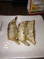 「火曜日サービスの餃子３個」@らーめん 横濱鶏じゃんの写真