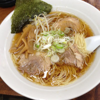 「醤油ラーメン➕ダブル（細麺２玉）➕麺固め➕半チャーシュー 800」@こしょうやの写真