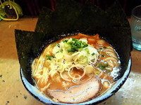 「ラーメン￥730＋中盛￥50＋のり￥100+薬味ねぎ￥50」@麺どころ 魁の写真