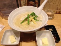 「鶏白湯SOBA + ガーリックバター + エシャロットバター」@銀座 篝の写真