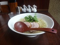 「本丸塩らー麺」@横濱元町 塩らー麺 本丸亭 元町店の写真