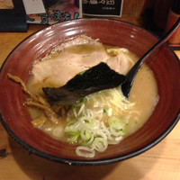 「とんこつしょうゆラーメン 太麺」@らぁめん さなだ 市原店の写真