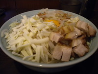 「あえそば750円ニンニク半分ヤサイカラメ＋チーズ50円」@麺や あかつきの写真