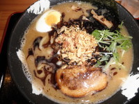 「黒こってりらーめん　「750円」」@朝日屋の写真