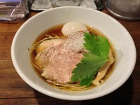 「特製醤油らーめん（大盛）」@新宿 モモンガの写真