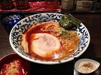 「辛旨らー麺 + カットトマト + 〆のチーズおじや」@東京駅 斑鳩の写真