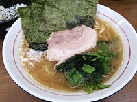 「らーめん（並盛）650円＋ライス（ランチサービス）」@横浜らーめん 初代 常翔家の写真