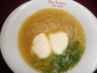 「らぁ麺フロマージュ　「980円」」@黄金の塩らぁ麺 due Italian 市ヶ谷店の写真