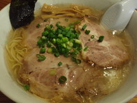 「塩チャーシュウ麺(890円)半ライス(100円)」@伊達屋の写真