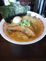 「味玉塩ラーメン大盛り850円+海苔２枚30円=880円」@麺丸の写真