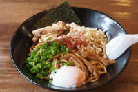 「油そば（W盛り）＋温泉卵」@麺や 克の写真