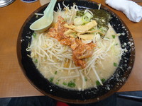 「ホルモンメン+もやし750円+100円」@ホルモンラーメン店 豚骨屋台かしましの写真