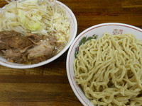 「小つけ麺(ニンニク少な目)850円」@ラーメン二郎 新小金井街道店の写真