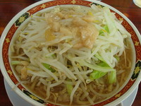 「ラーメン（ニンニク・アブラ）680円」@ラーメン豚珍 砥上店の写真