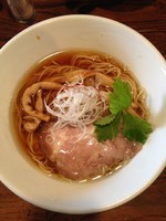 「醤油らーめん」@新宿 モモンガの写真