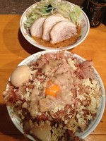 「大ラーメン（700円）+つけそば（150円）アブラニンニク」@豚星。の写真