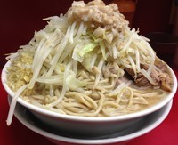 「大ラーメン （750円）ヤサイマシマシアブラショウガ」@ラーメン二郎 中山駅前店の写真