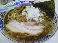「ニボ搾り醤油ラーメン（大盛り）　：麺　試作麺」@乱切り手もみ中華そば りょうがの写真