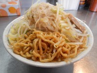 「ラーメン 小 + ヤサイ + アブラ」@らーめん大 本郷店の写真