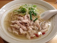 「蒸し鶏と葱の塩そば、850円」@Chinese Tapas hachiの写真