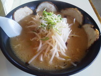 「鹿児島ラーメン（大盛り）」@鹿児島ラーメン 桜島 豊科インター店の写真