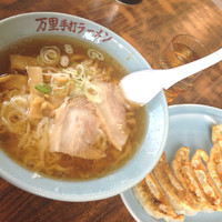 「手打ちラーメン ¥600」@万里の写真