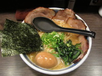 「味玉チャーシューラーメン(白チー油）　大盛りサービス」@戯拉戯拉の写真