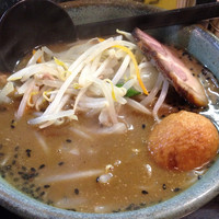 「赤みそラーメン➕あげたまご」@大穀の写真