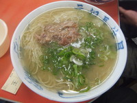 「ラーメン400円(べた・なま)＆替玉100円」@元祖 長浜屋の写真