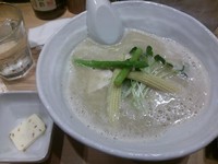 「鶏白湯SOBA＋ガーリックバター」@銀座 篝の写真