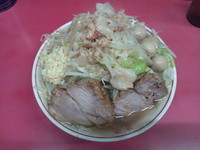 「ラーメン(全マシ)＋味付ウズラ」@ラーメン二郎 大宮店の写真