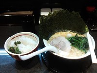 「ラーメンのり増し・ライス」@横浜家系 だるま家の写真