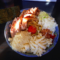 「混ぜそば特盛＋トリプルチーズ＋肉まし＋カレー用生卵」@狼煙 〜NOROSHI〜の写真