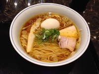 「醤油 2号らぁめん 味玉 (950円)」@ラァメン家 69’N’ ROLL ONE 赤坂本店の写真