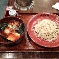 「辛つけ麺(麺少なめ)1辛+味玉 750円」@麺処 古武士 新宿西口小滝橋通り店の写真