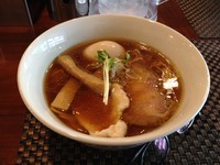 「味玉入り 鶏そば」@らぁ麺 やまぐちの写真