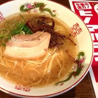 「博多ラーメン（￥500）」@ヒノマル食堂 本店の写真