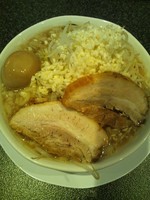 「ラーメン（味玉トッピング）」@麺屋 しずる 蒲郡駅前店の写真