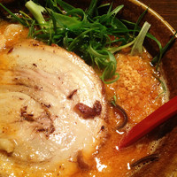 「海老とんこつらーめん 九条ネギトッピング」@吉匠丸。 木屋町店の写真