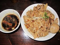 「肉盛りつけ麺並780円＋肉増し220円＋無料味玉」@魁 肉盛りつけ麺 六代目けいすけの写真